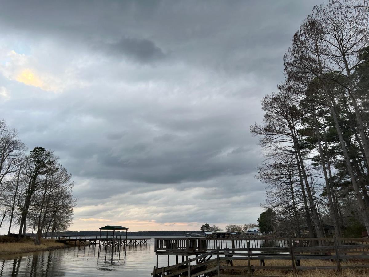 Driftwood Inn And Lodge By The Lake Zwolle Buitenkant foto