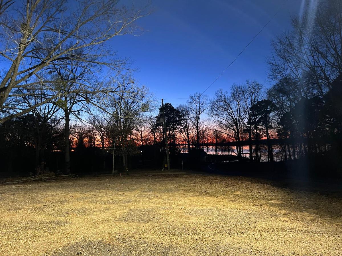 Driftwood Inn And Lodge By The Lake Zwolle Buitenkant foto
